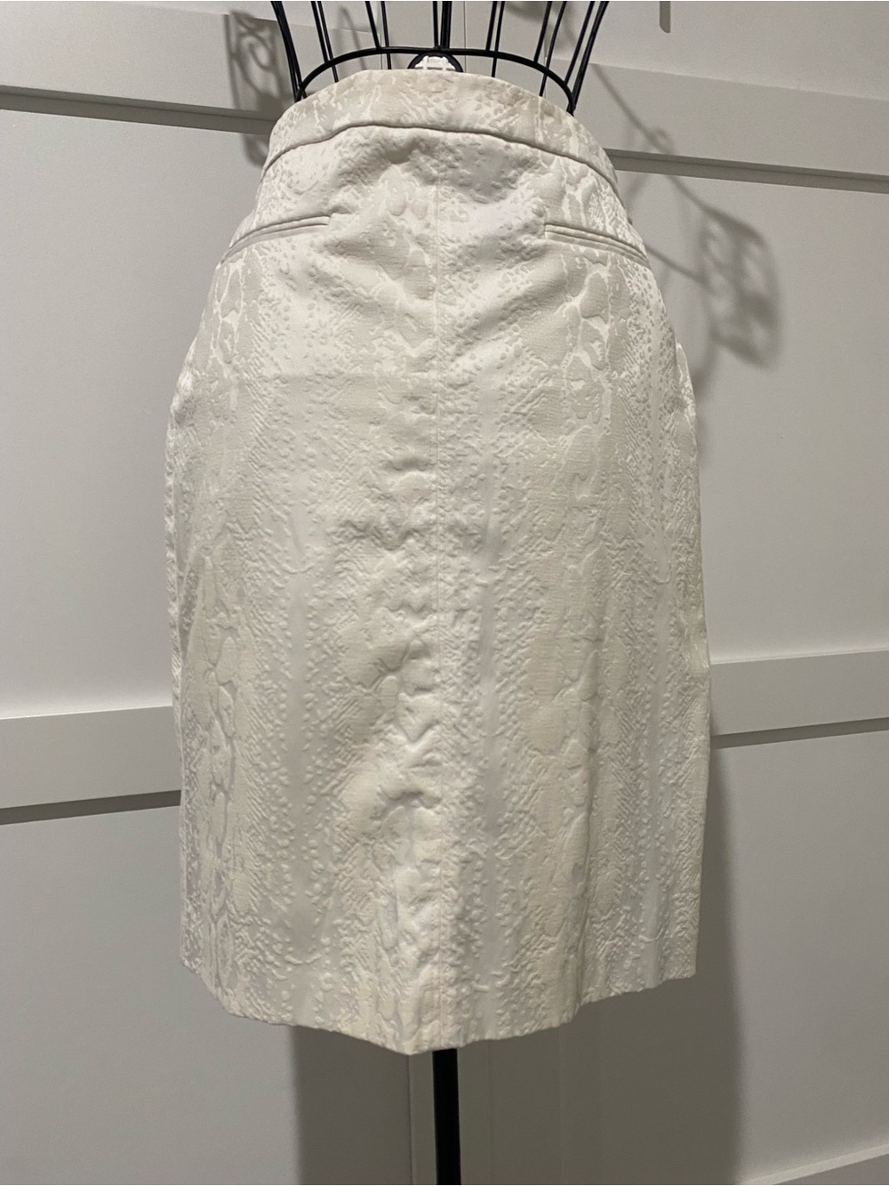 Attyre White Textured Pencil Skirt